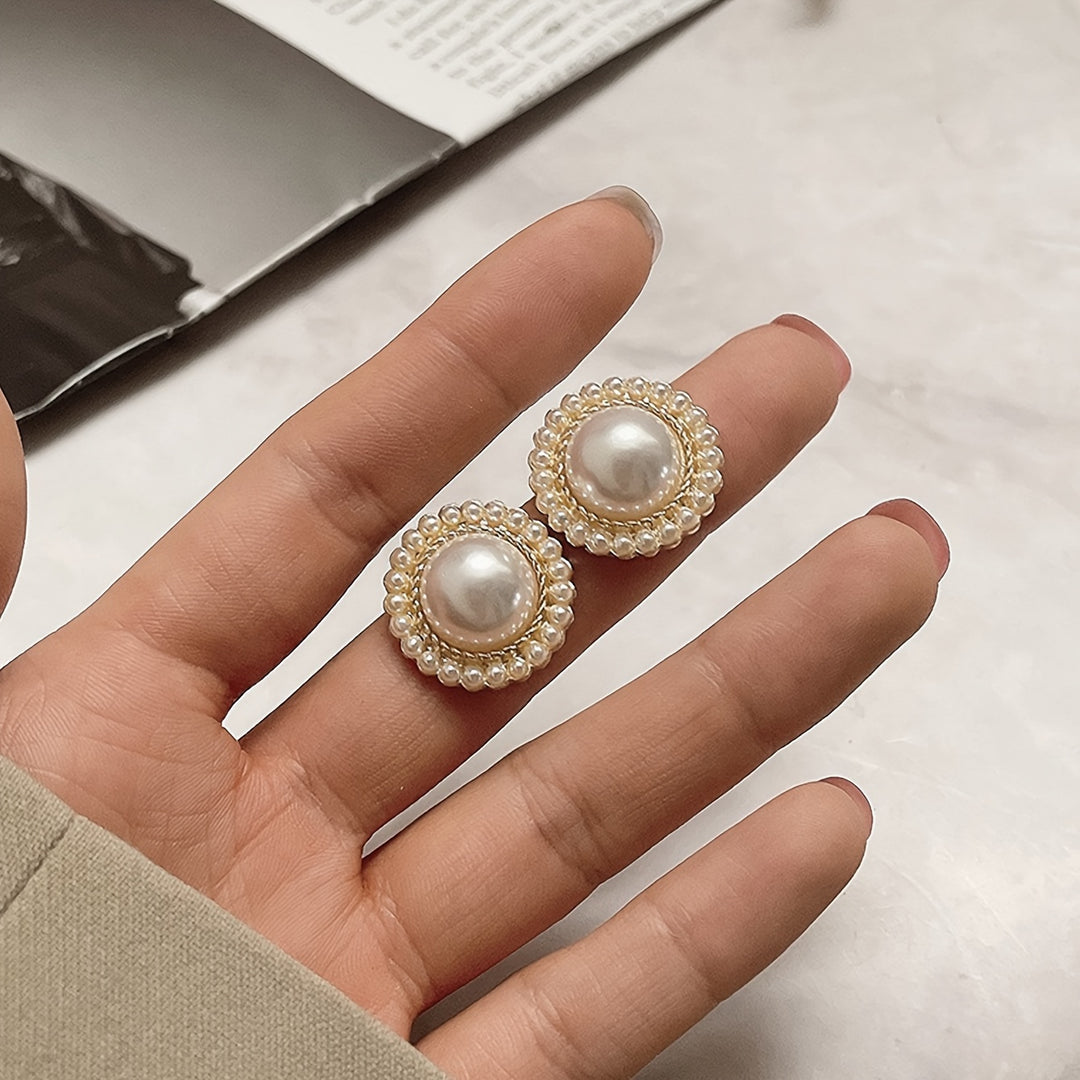 Pretty Round Stud Earrings