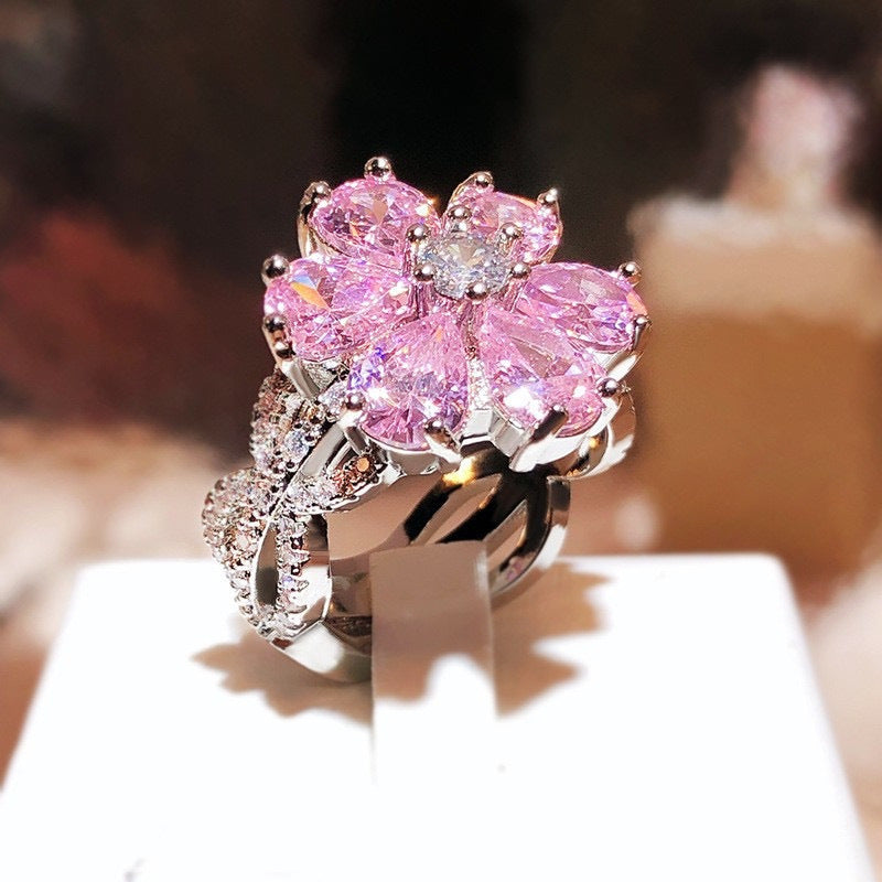 Fashionable Flower Ring