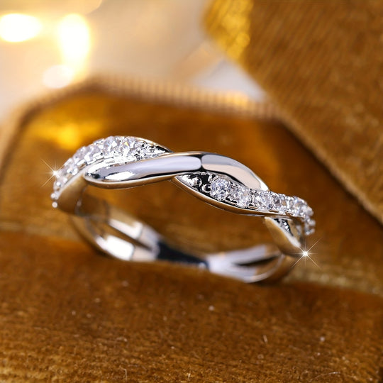 Luxurious Zirconia Twist Ring