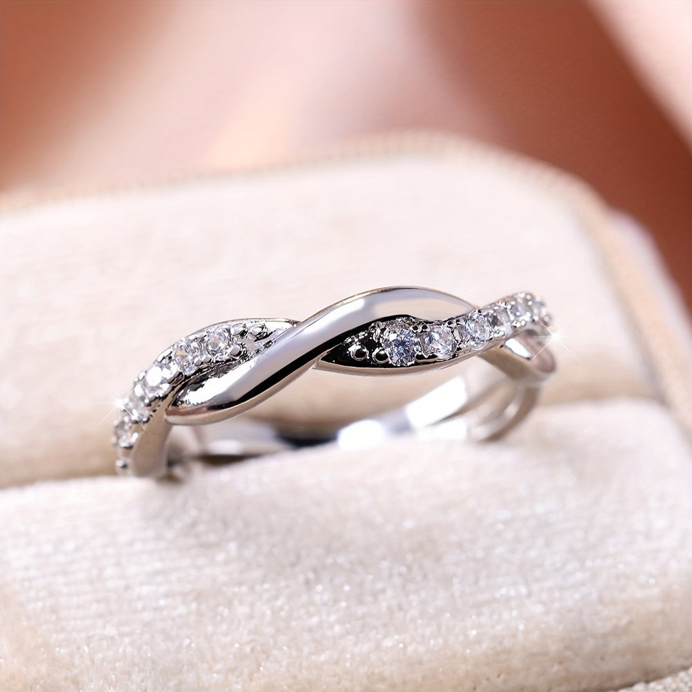 Luxurious Zirconia Twist Ring
