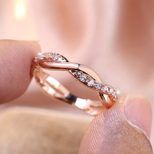 Luxurious Zirconia Twist Ring
