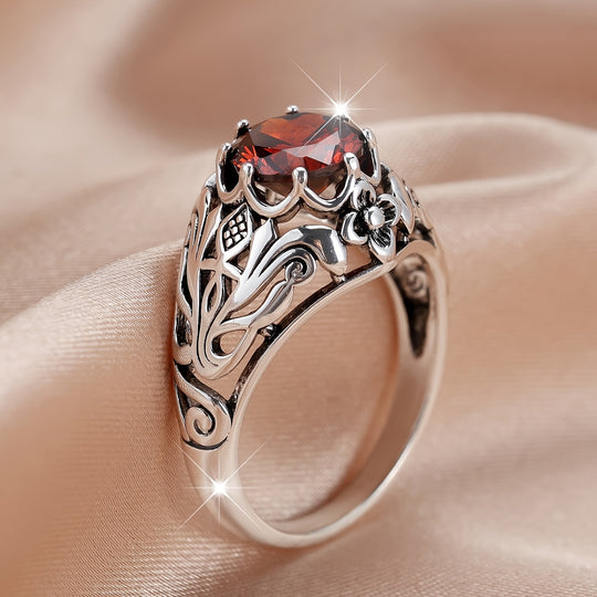 Elegant Vintage Style Red Zirconia Ring