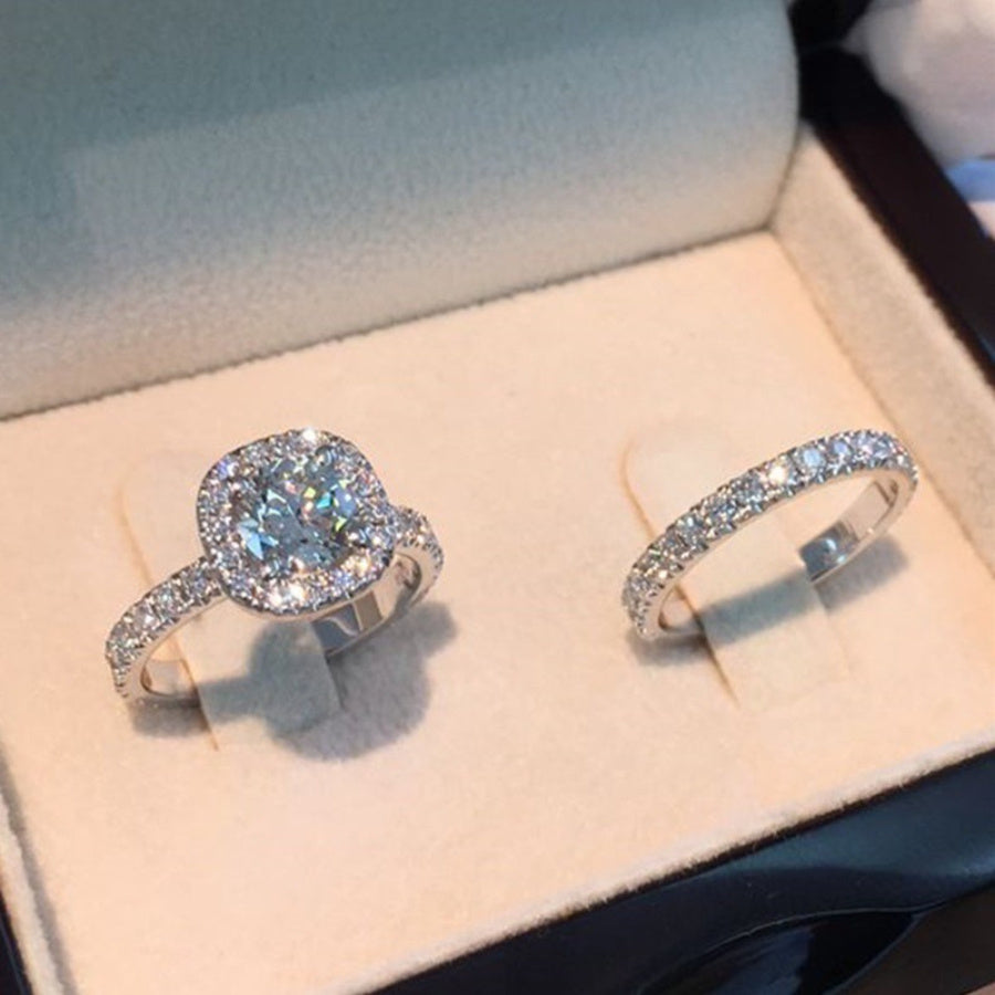 Fashionable Engagement Ring Set