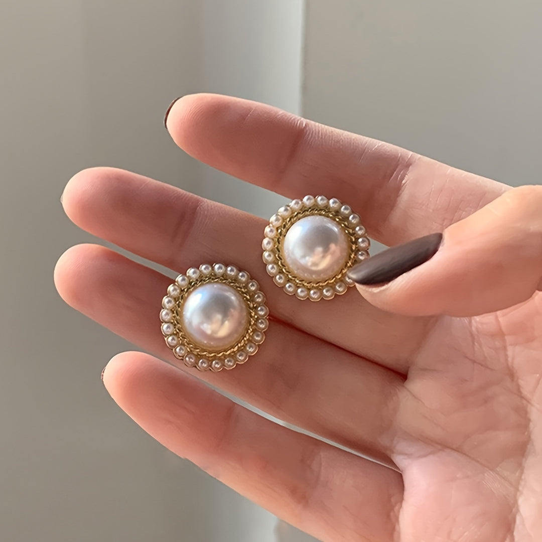 Pretty Round Stud Earrings