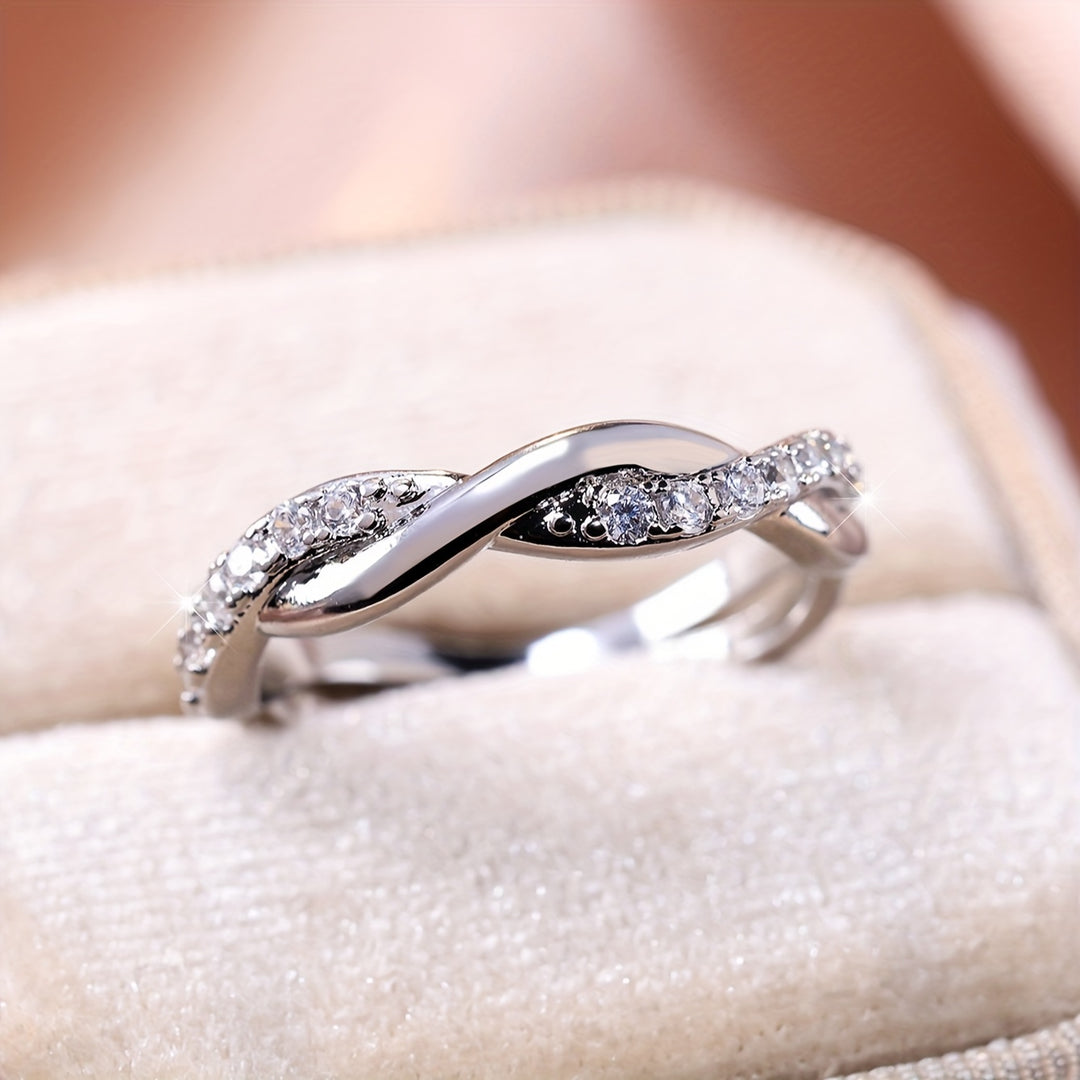 Luxurious Zirconia Twist Ring
