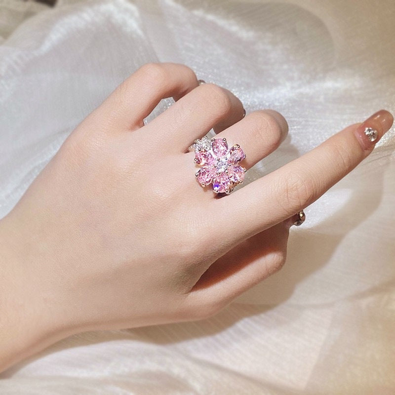 Fashionable Flower Ring