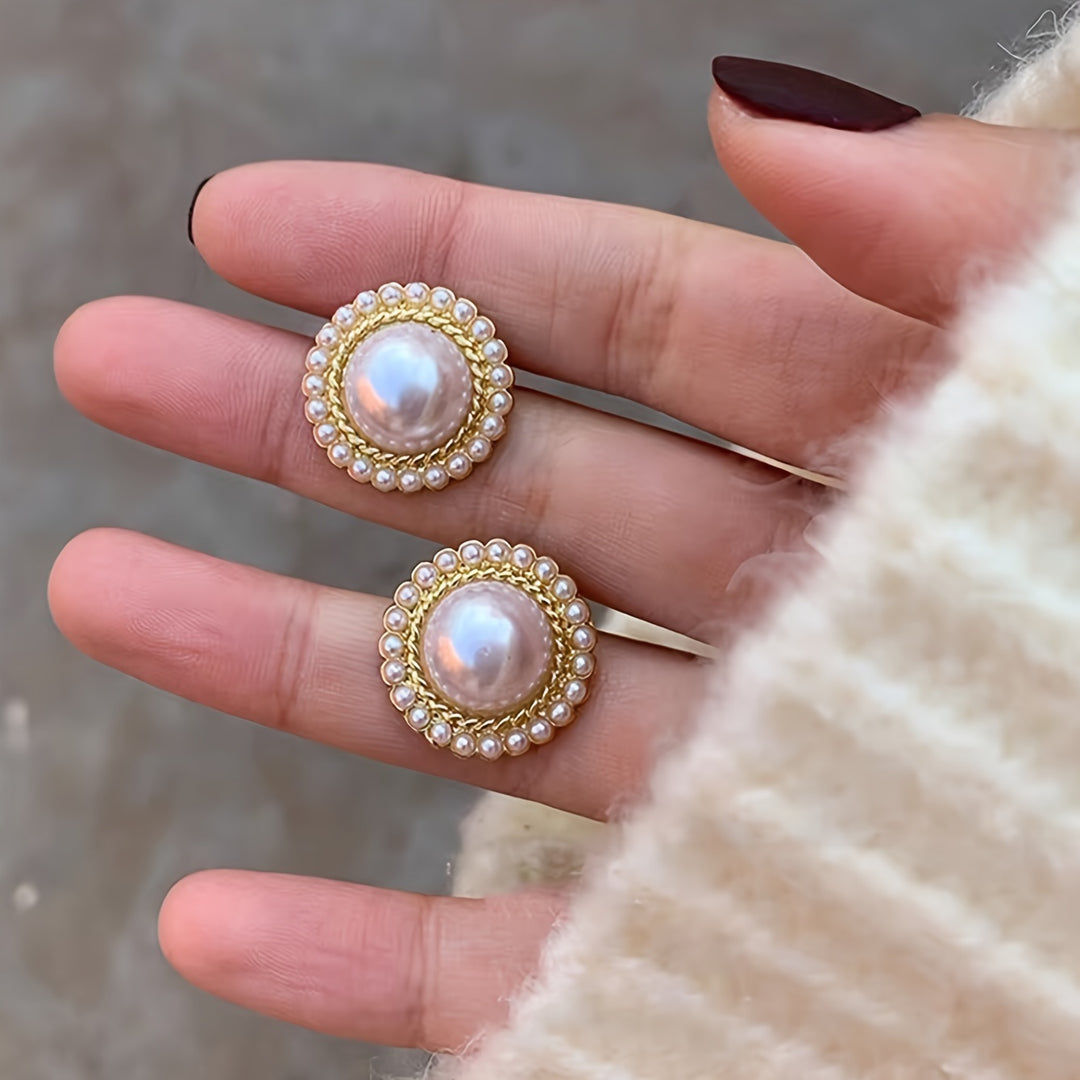 Pretty Round Stud Earrings