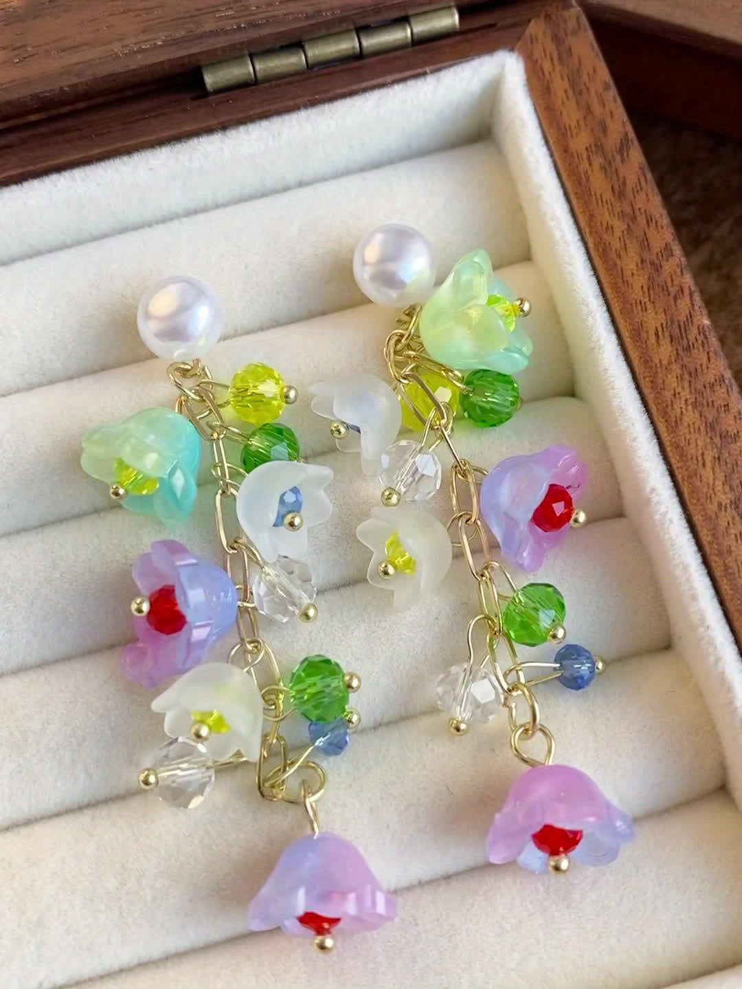 Pair of Elegant Floral Tassel Earrings