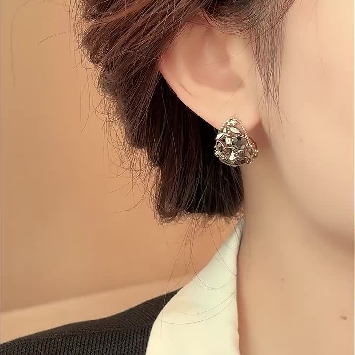 Elegant Vintage-Inspired Hoop Earrings