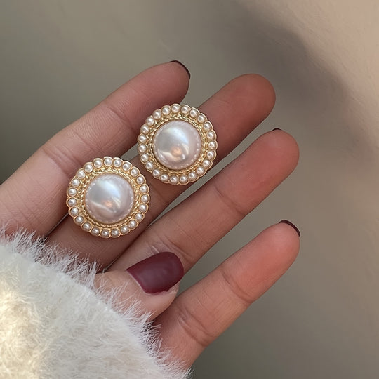 Pretty Round Stud Earrings