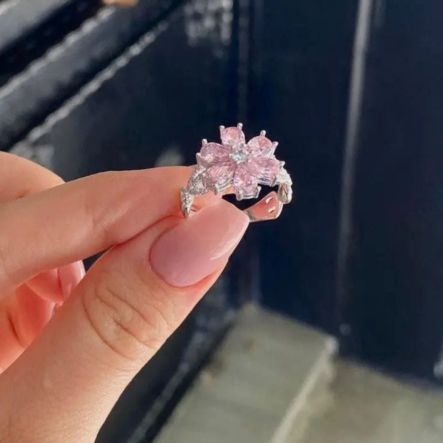 Fashionable Flower Ring