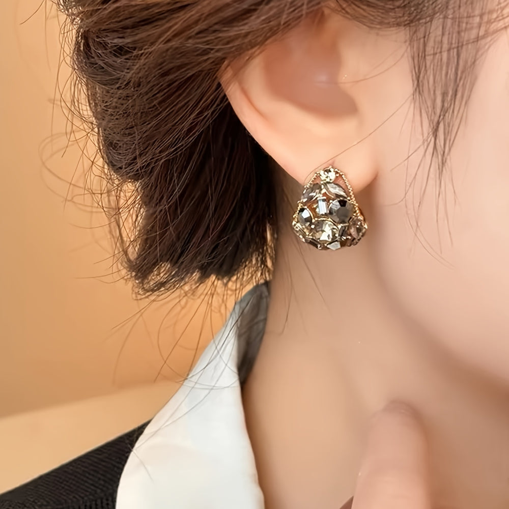 Elegant Vintage-Inspired Hoop Earrings