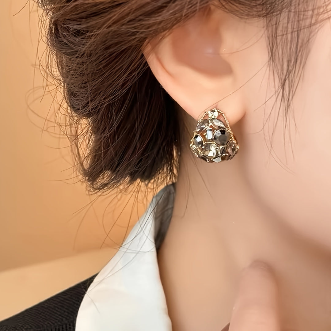 Elegant Vintage-Inspired Hoop Earrings