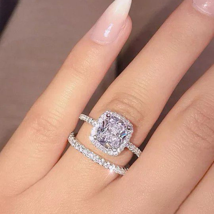 Fashionable Engagement Ring Set