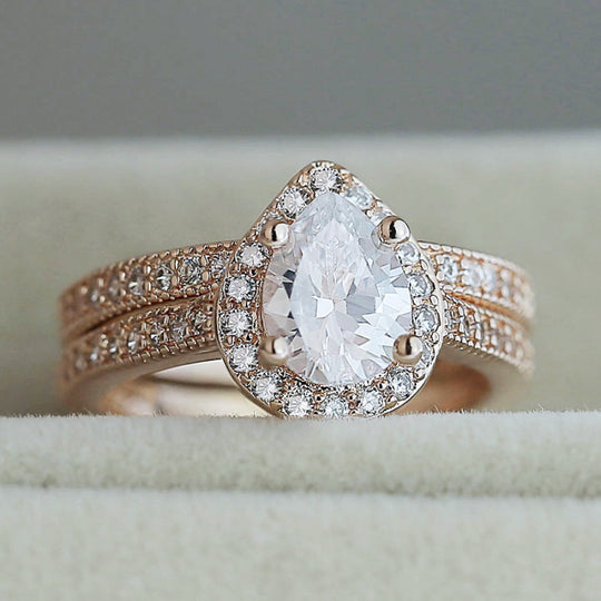 Fashionable Teardrop Zirconia Ring