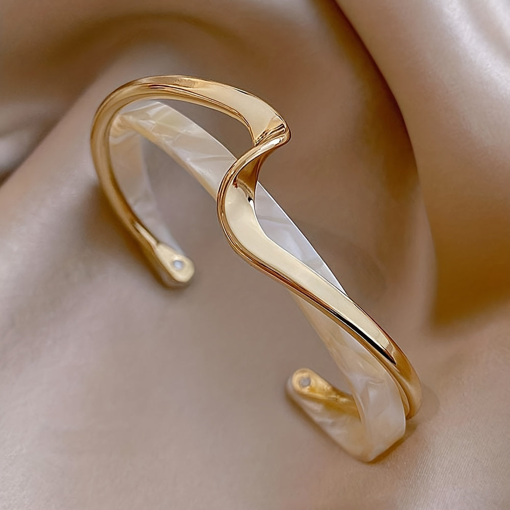 Golden Minimalist Wave Shape Cuff Bangle
