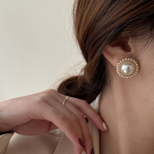 Pretty Round Stud Earrings