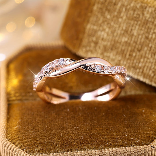 Luxurious Zirconia Twist Ring