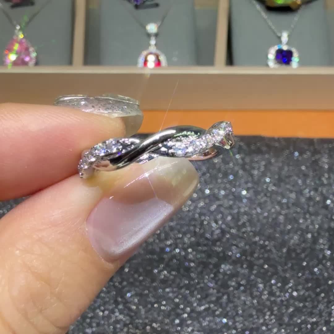 Luxurious Zirconia Twist Ring