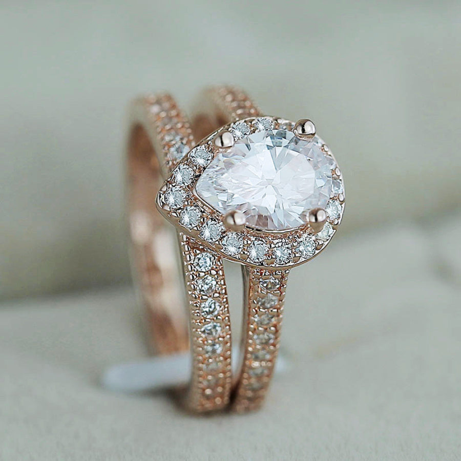 Fashionable Teardrop Zirconia Ring