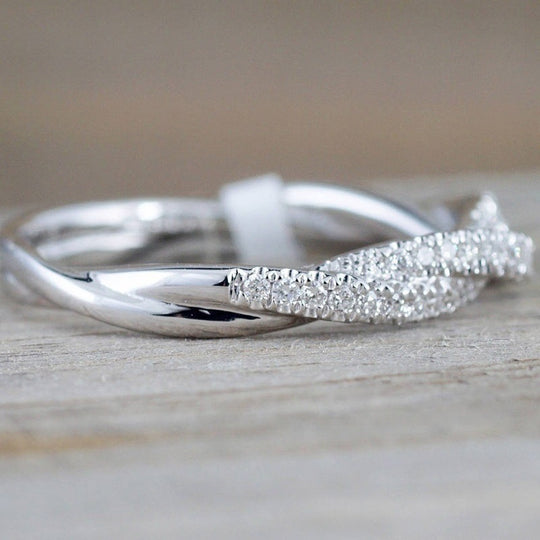 Luxury Zirconia Twisted Band Ring