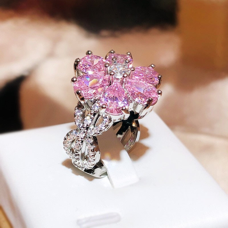 Fashionable Flower Ring