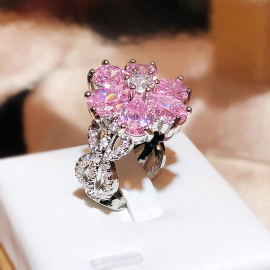 Fashionable Flower Ring