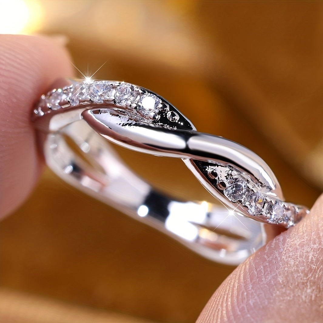 Luxurious Zirconia Twist Ring