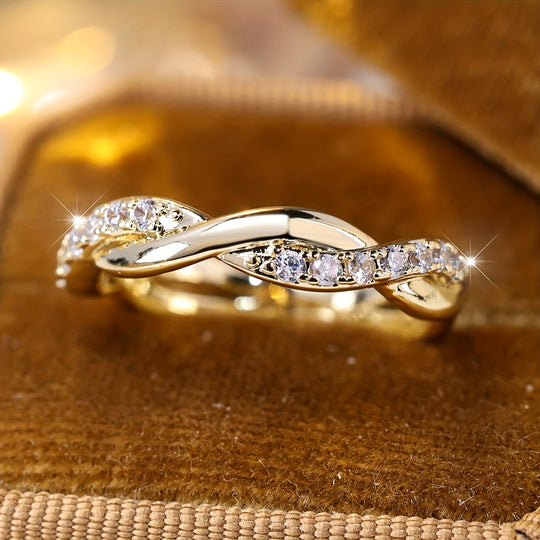 Luxurious Zirconia Twist Ring