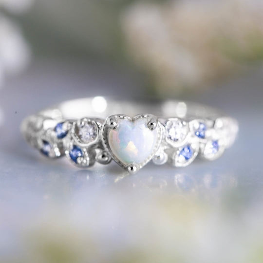 Fashionable Heart Inlaid Ring