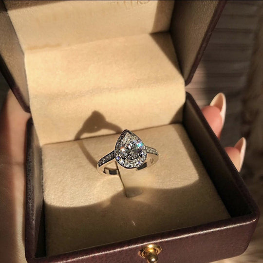 Fashionable Inlaid Water Drop Ring Set
