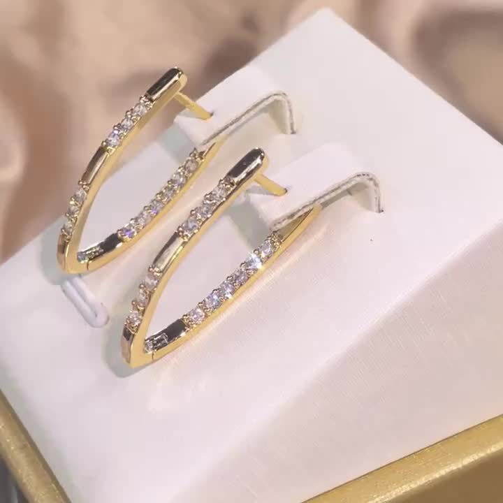 Fashionable & Luxurious V-shape Dangle Earrings