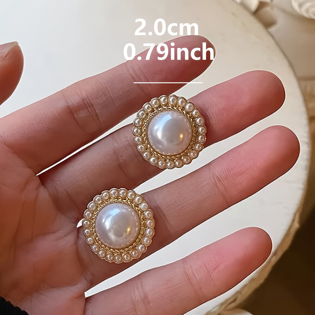 Pretty Round Stud Earrings