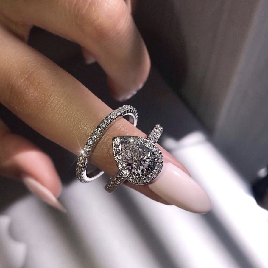 Fashionable Inlaid Water Drop Ring Set