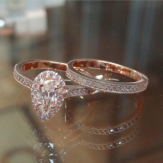 Fashionable Teardrop Zirconia Ring