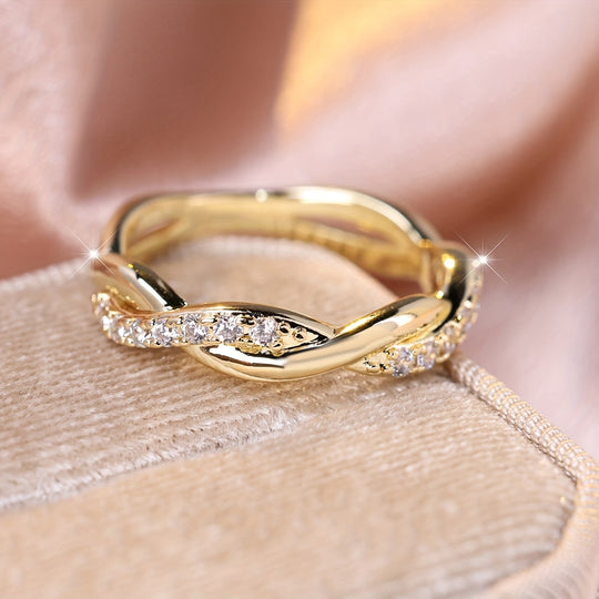 Luxurious Zirconia Twist Ring