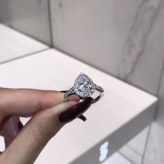 Fashionable Inlaid Water Drop Ring Set