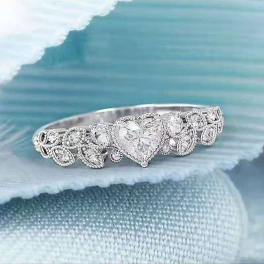 Fashionable Heart Inlaid Ring